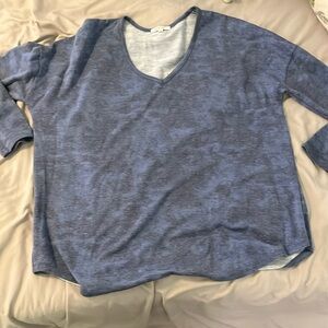 3/4 sleeve blue faint Camo v neck